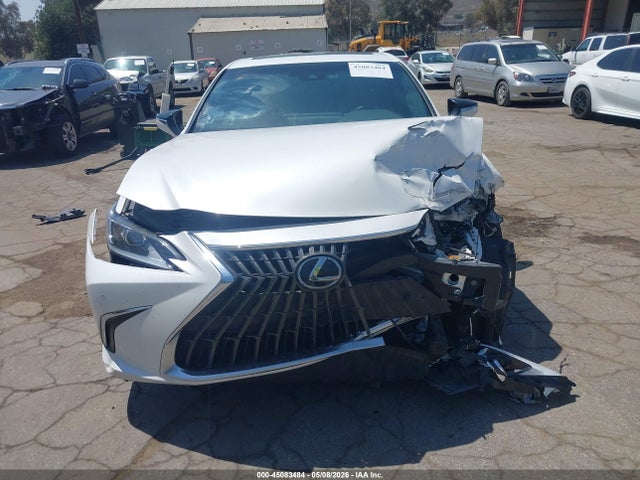 58ADA1C14PU034975 Lexus ES 300H