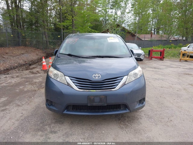 5TDKZ3DC5HS775214 Toyota Sienna Le 8 Passenger