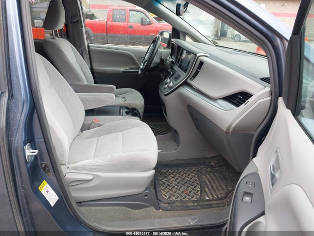 5TDKZ3DC5HS775214 Toyota Sienna Le 8 Passenger