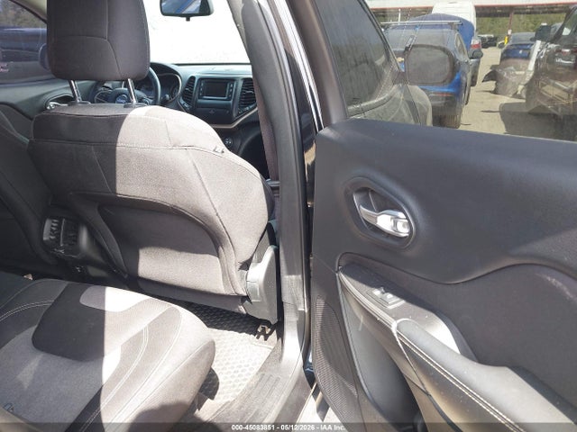1C4PJMCS6EW318399 Jeep Cherokee Latitude
