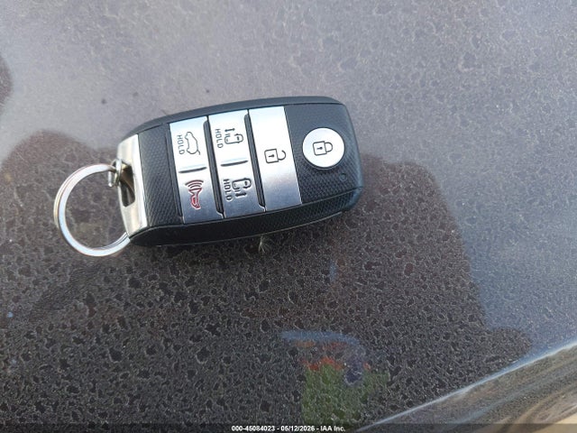 KIA SEDONA LX 2017 KNDMB5C16H6270338 Image 11