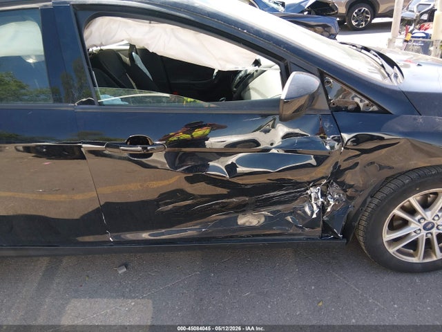 1FADP3K20JL266220 Ford FOCUS SE