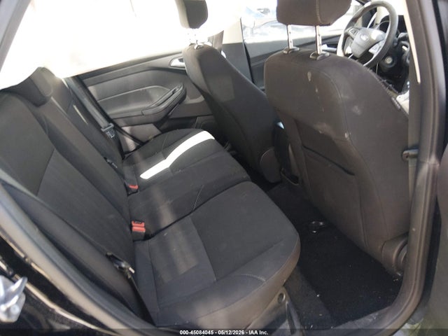 1FADP3K20JL266220 Ford FOCUS SE