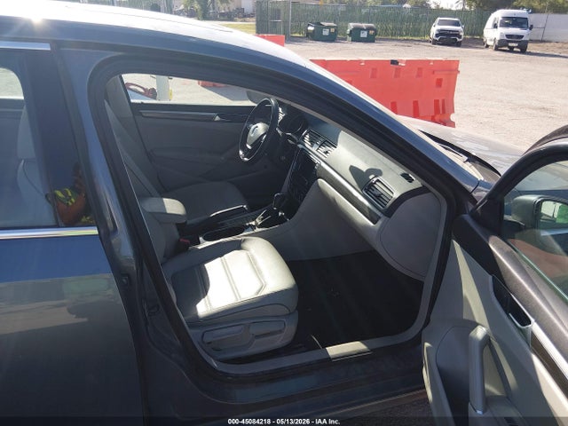 1VWBT7A3XGC068197 Volkswagen Passat 1.8t Se