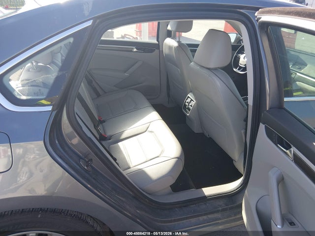 1VWBT7A3XGC068197 Volkswagen Passat 1.8t Se