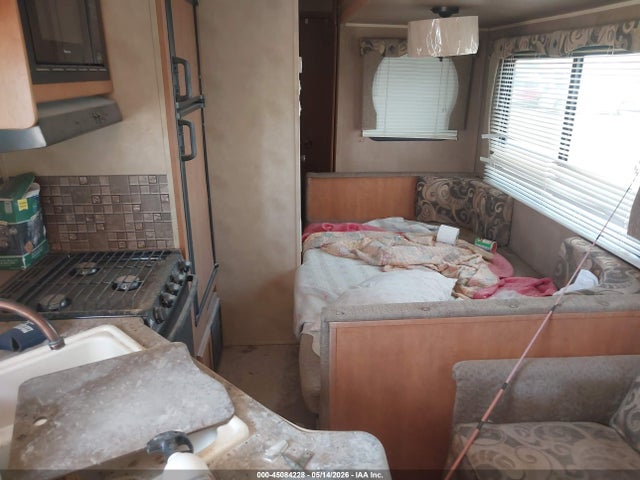 2013 Forest River 31' Travel Trailer მანქანა იყიდება აუქციონზე, vin: 4X4TPUG29DP045128, აუქციონის ნომერი: 45084228