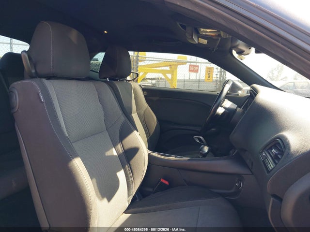 2C3CDZAG6FH901142 Dodge Challenger Sxt