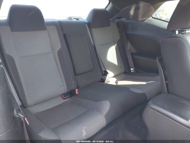 2C3CDZAG6FH901142 Dodge Challenger Sxt