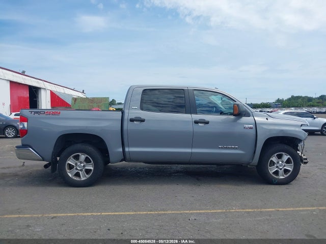 5TFDY5F17JX769563 Toyota Tundra Sr5 5.7l V8