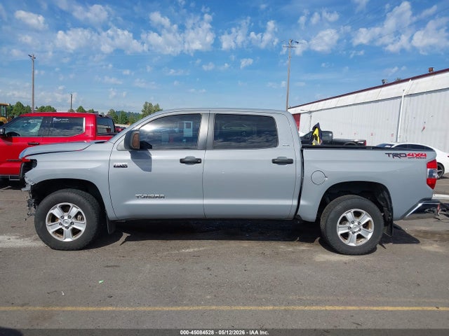 5TFDY5F17JX769563 Toyota Tundra Sr5 5.7l V8
