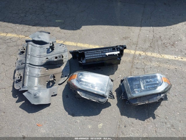 5TFDY5F17JX769563 Toyota Tundra Sr5 5.7l V8