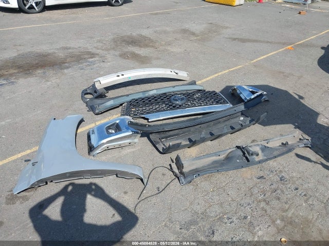 5TFDY5F17JX769563 Toyota Tundra Sr5 5.7l V8