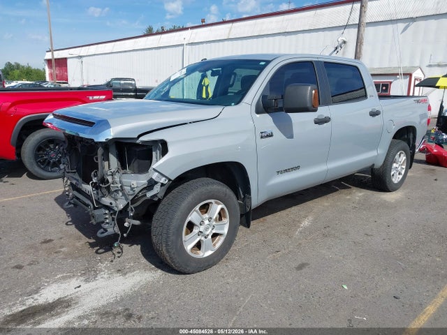 5TFDY5F17JX769563 Toyota Tundra Sr5 5.7l V8