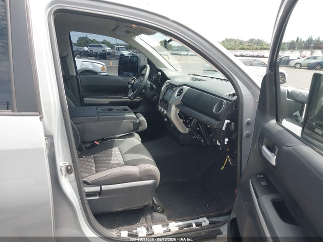 5TFDY5F17JX769563 Toyota Tundra Sr5 5.7l V8