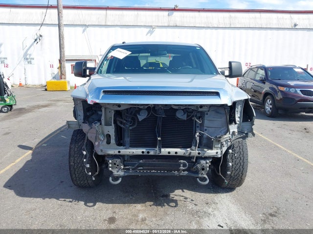 5TFDY5F17JX769563 Toyota Tundra Sr5 5.7l V8