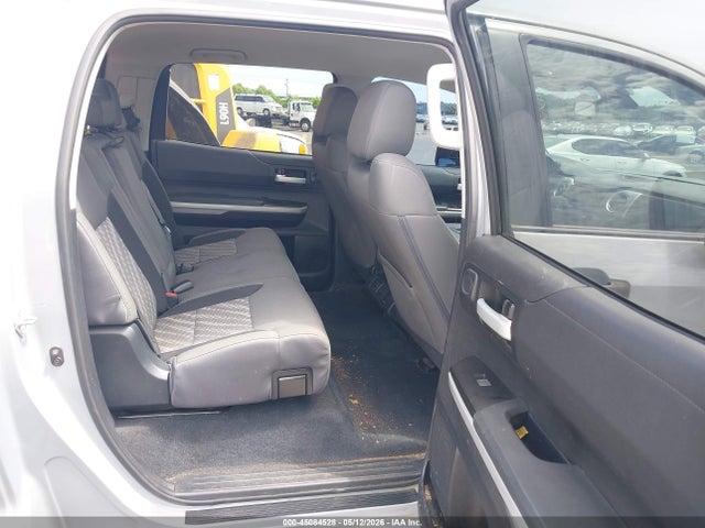 5TFDY5F17JX769563 Toyota Tundra Sr5 5.7l V8