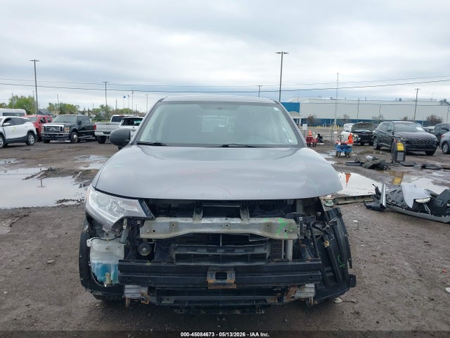 2018 Mitsubishi Outlander Es მანქანა იყიდება აუქციონზე, vin: JA4AZ3A33JJ005557, აუქციონის ნომერი: 45084673