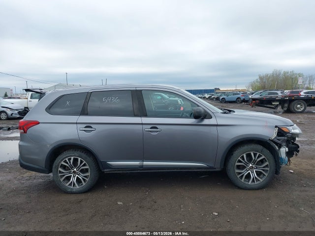 2018 Mitsubishi Outlander Es მანქანა იყიდება აუქციონზე, vin: JA4AZ3A33JJ005557, აუქციონის ნომერი: 45084673