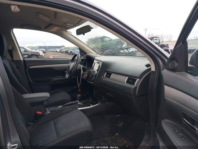 2018 Mitsubishi Outlander Es მანქანა იყიდება აუქციონზე, vin: JA4AZ3A33JJ005557, აუქციონის ნომერი: 45084673