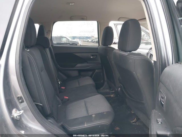2018 Mitsubishi Outlander Es მანქანა იყიდება აუქციონზე, vin: JA4AZ3A33JJ005557, აუქციონის ნომერი: 45084673