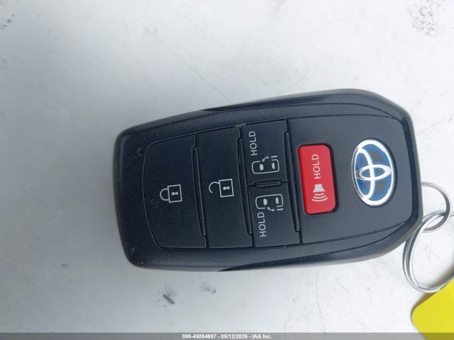 Toyota SIENNA LE 2025 5TDBRKEC0SS264719 Image 11