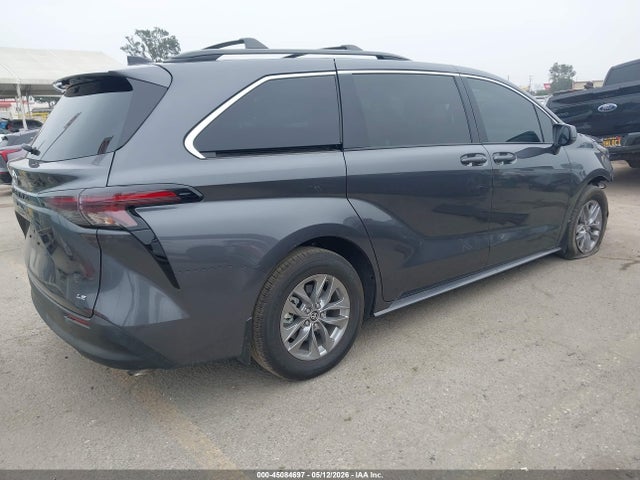 Toyota SIENNA LE 2025 5TDBRKEC0SS264719 Image 4