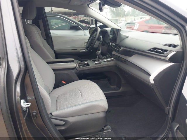 Toyota SIENNA LE 2025 5TDBRKEC0SS264719 Image 5