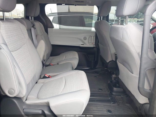 Toyota SIENNA LE 2025 5TDBRKEC0SS264719 Image 8