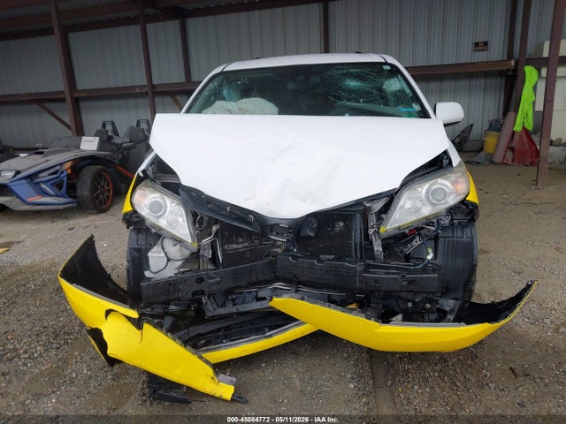 Toyota Sienna Le 8 Passenger 2018 5TDKZ3DC8JS961836 Image 11