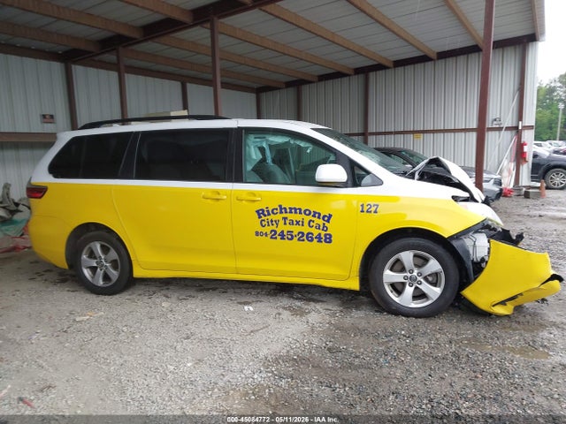 Toyota Sienna Le 8 Passenger 2018 5TDKZ3DC8JS961836 Image 12