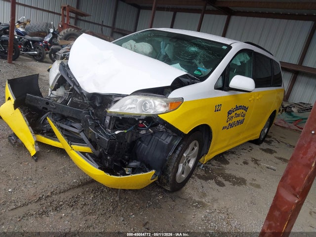 Toyota Sienna Le 8 Passenger 2018 5TDKZ3DC8JS961836 Image 2