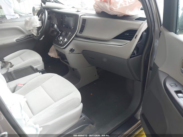 Toyota Sienna Le 8 Passenger 2018 5TDKZ3DC8JS961836 Image 5