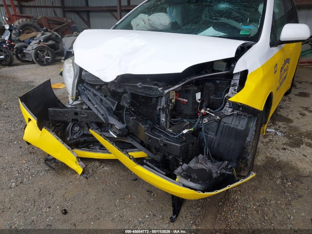 Toyota Sienna Le 8 Passenger 2018 5TDKZ3DC8JS961836 Image 6
