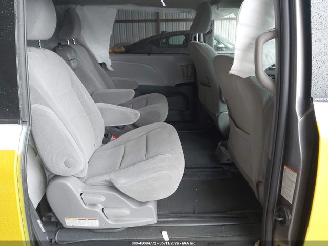 Toyota Sienna Le 8 Passenger 2018 5TDKZ3DC8JS961836 Image 8