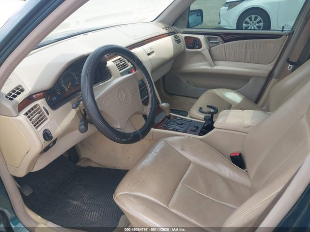 45084797 :رقم المزاد ، WDBJF65F0WA510370 vin ، 1998 Mercedes-benz E 320 مزاد بيع