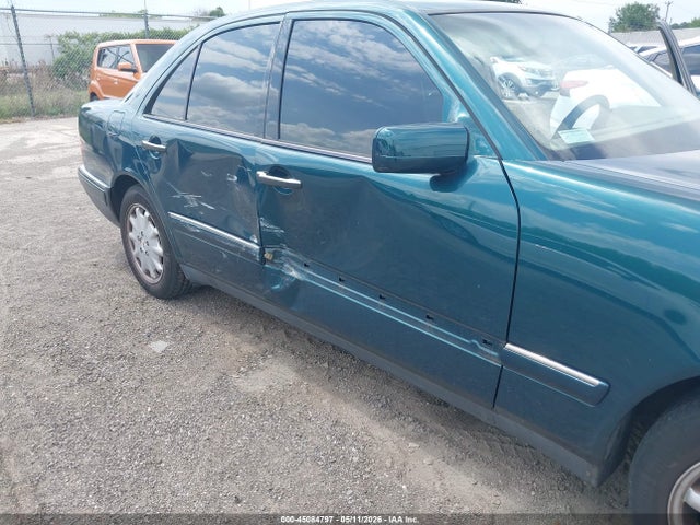 45084797 :رقم المزاد ، WDBJF65F0WA510370 vin ، 1998 Mercedes-benz E 320 مزاد بيع