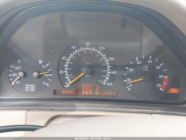 45084797 :رقم المزاد ، WDBJF65F0WA510370 vin ، 1998 Mercedes-benz E 320 مزاد بيع