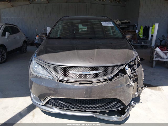 2017 Chrysler Pacifica Touring-l მანქანა იყიდება აუქციონზე, vin: 2C4RC1BG9HR676317, აუქციონის ნომერი: 45084801
