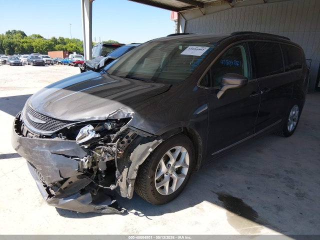2017 Chrysler Pacifica Touring-l მანქანა იყიდება აუქციონზე, vin: 2C4RC1BG9HR676317, აუქციონის ნომერი: 45084801