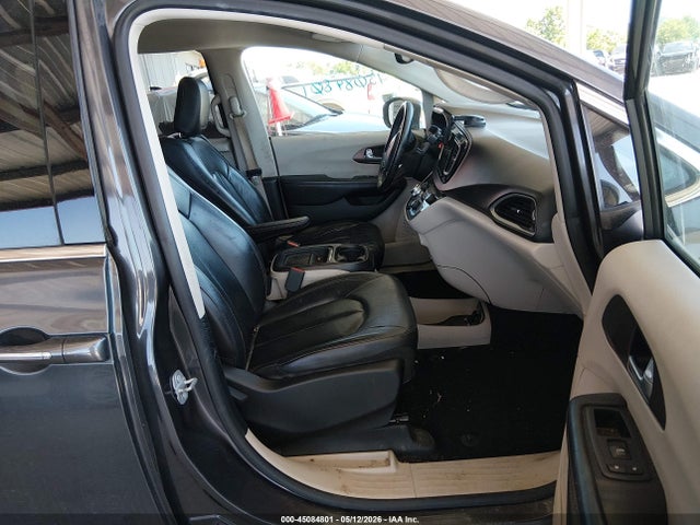 2017 Chrysler Pacifica Touring-l მანქანა იყიდება აუქციონზე, vin: 2C4RC1BG9HR676317, აუქციონის ნომერი: 45084801