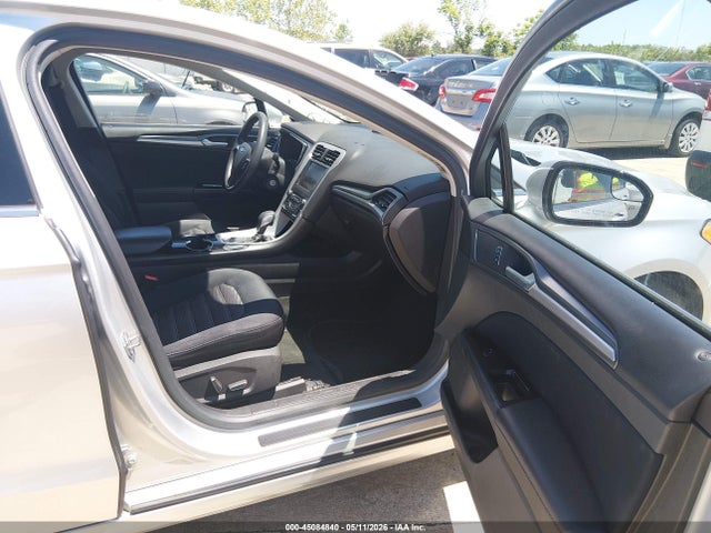 45084840 :رقم المزاد ، 3FA6P0H71GR114421 vin ، 2016 Ford Fusion Se مزاد بيع