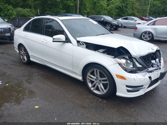 45084996 :رقم المزاد ، WDDGF8AB0DG143951 vin ، 2013 Mercedes-benz C 300 Luxury 4matic/sport 4matic مزاد بيع