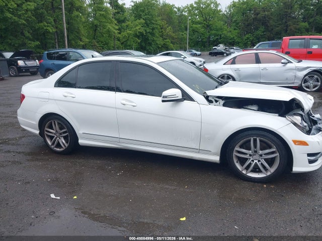 45084996 :رقم المزاد ، WDDGF8AB0DG143951 vin ، 2013 Mercedes-benz C 300 Luxury 4matic/sport 4matic مزاد بيع