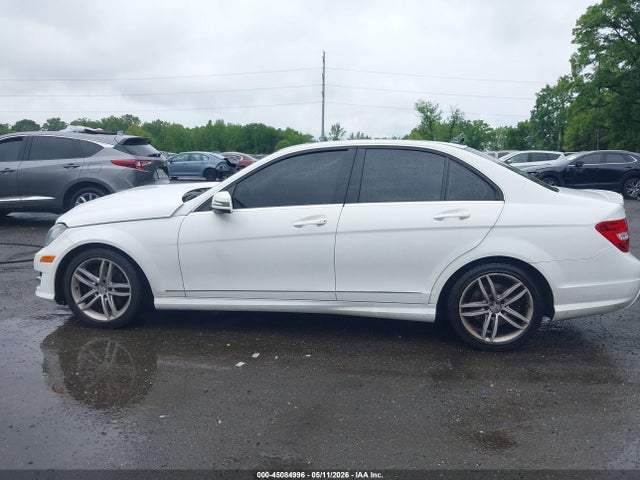 45084996 :رقم المزاد ، WDDGF8AB0DG143951 vin ، 2013 Mercedes-benz C 300 Luxury 4matic/sport 4matic مزاد بيع
