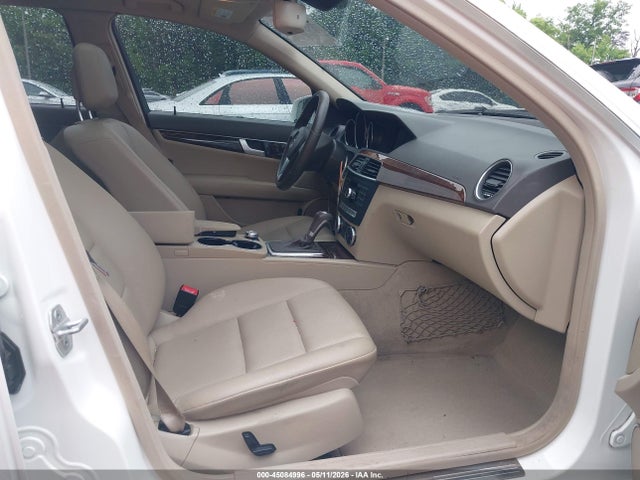 45084996 :رقم المزاد ، WDDGF8AB0DG143951 vin ، 2013 Mercedes-benz C 300 Luxury 4matic/sport 4matic مزاد بيع