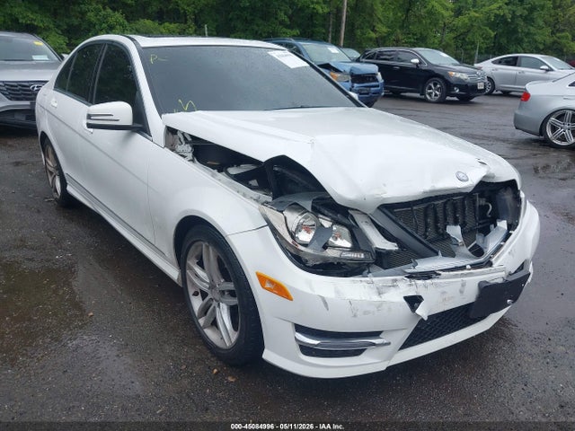 45084996 :رقم المزاد ، WDDGF8AB0DG143951 vin ، 2013 Mercedes-benz C 300 Luxury 4matic/sport 4matic مزاد بيع