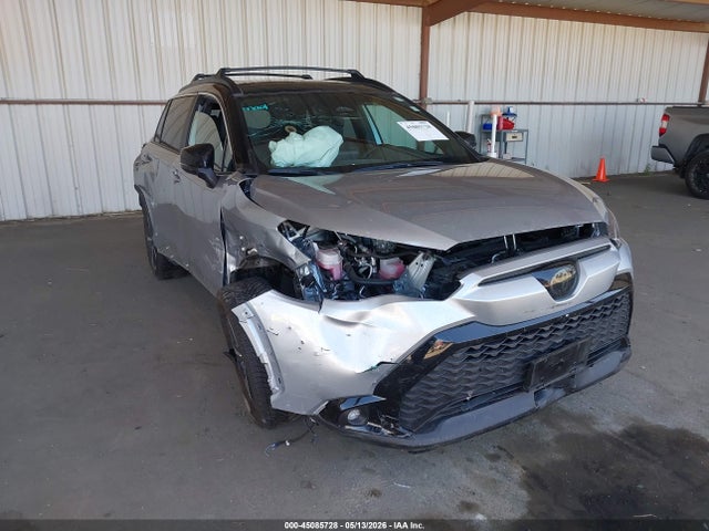 2025 Toyota Corolla Cross Hybrid Xse მანქანა იყიდება აუქციონზე, vin: 7MUFBABG2SV077012, აუქციონის ნომერი: 45085728
