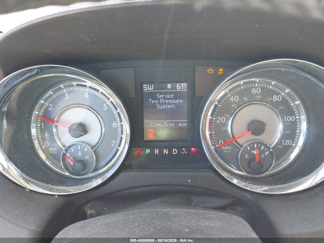 Auction sale of the 2011 Chrysler Town & Country Touring-l, vin: 2A4RR8DG1BR635573, lot number: 45085908