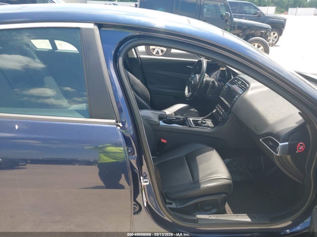 SAJAR4BG5HA975886 Jaguar Xe 25t