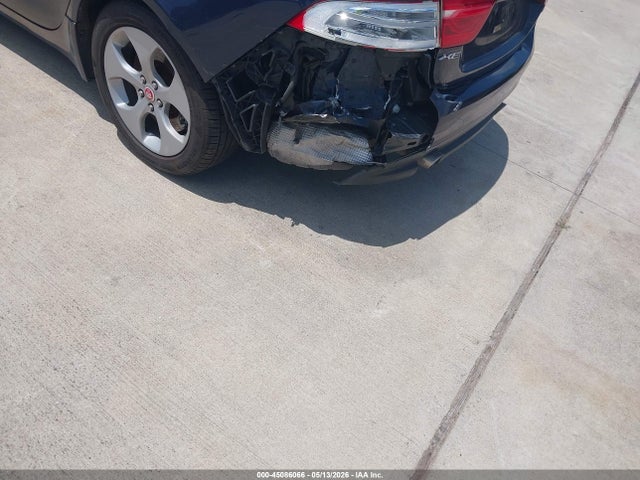 SAJAR4BG5HA975886 Jaguar Xe 25t